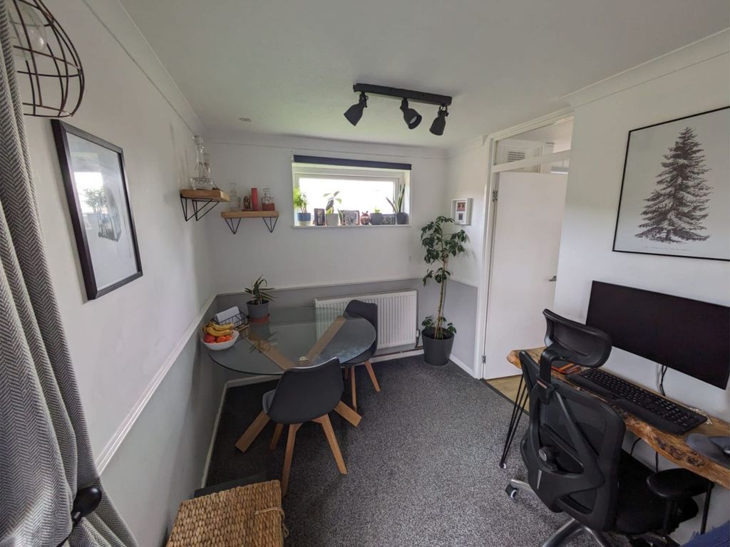 1 bed flat for sale in Wake Green Park, Birmingham B13, £130,000