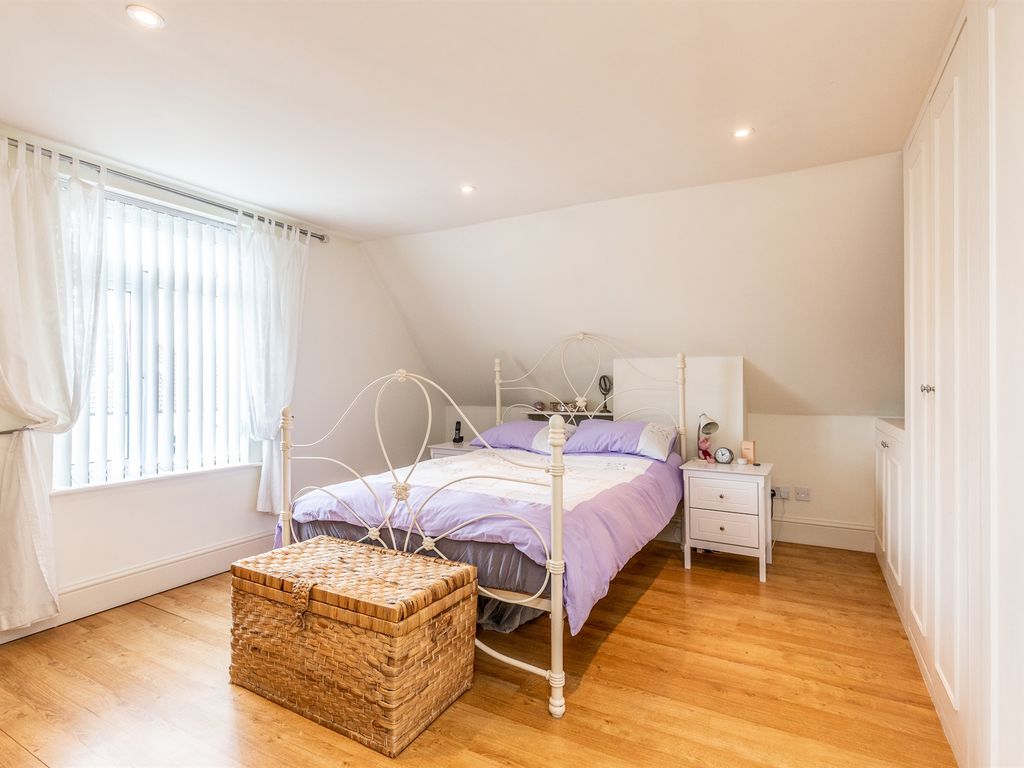 2 bed flat for sale in Westbury Road, Westbury-On-Trym, Bristol BS9, £360,000