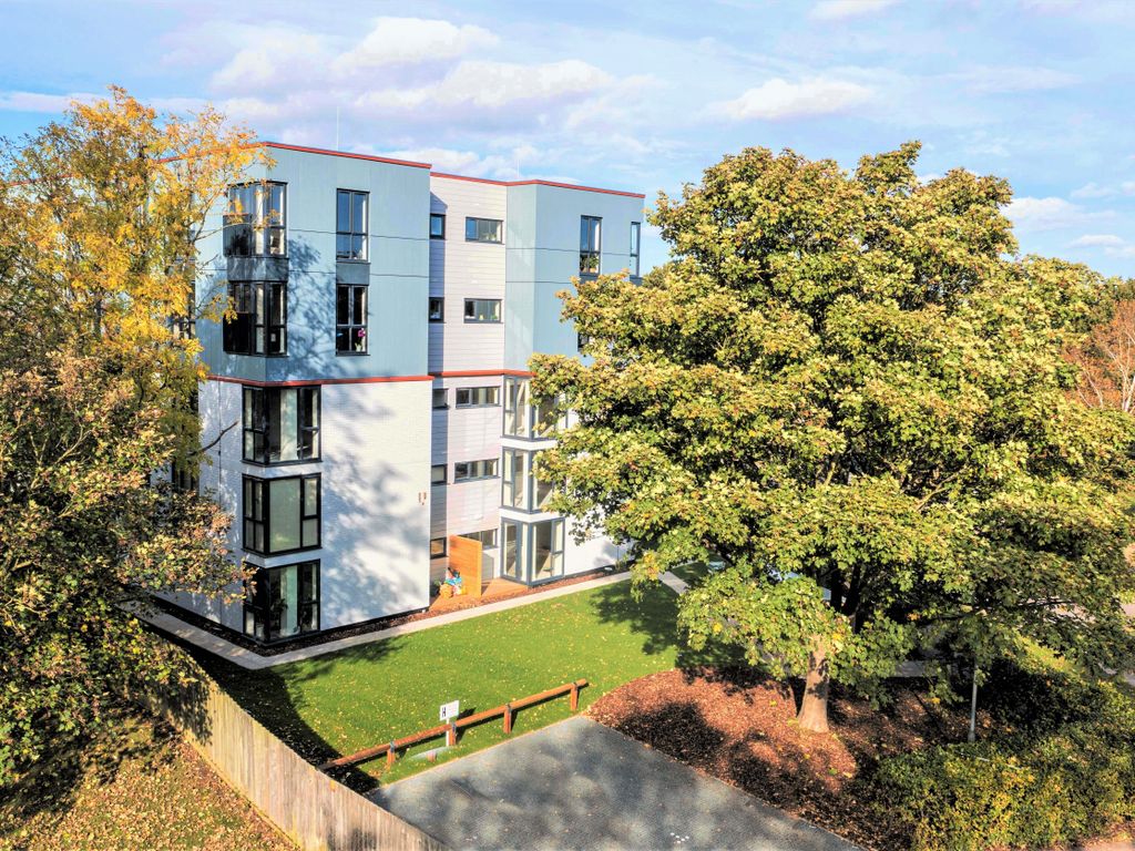 2 bed flat for sale in Earlswood Way, Colchester CO2, £180,000