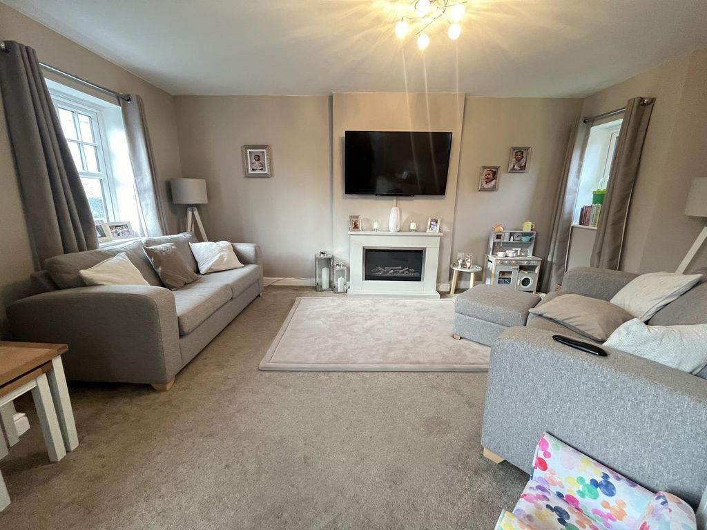 3 bed property for sale in Faulkner Crescent, Lytham St. Annes FY8, £254,000