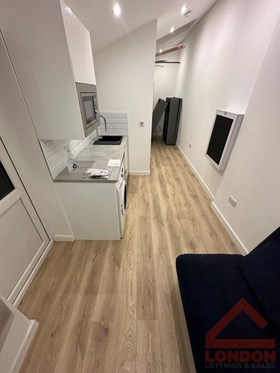 Studio to rent in Blairderry Road, London SW2, £1,200 pcm