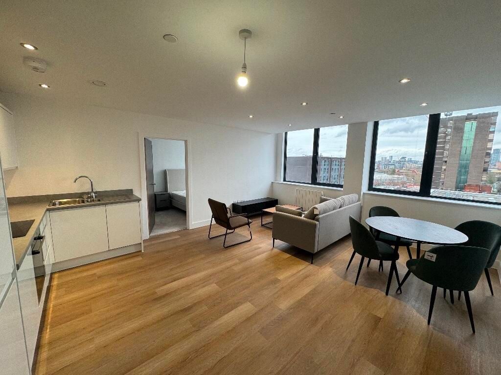 2 bed flat to rent in Talbot Road, Manchester M16, £1,350 pcm