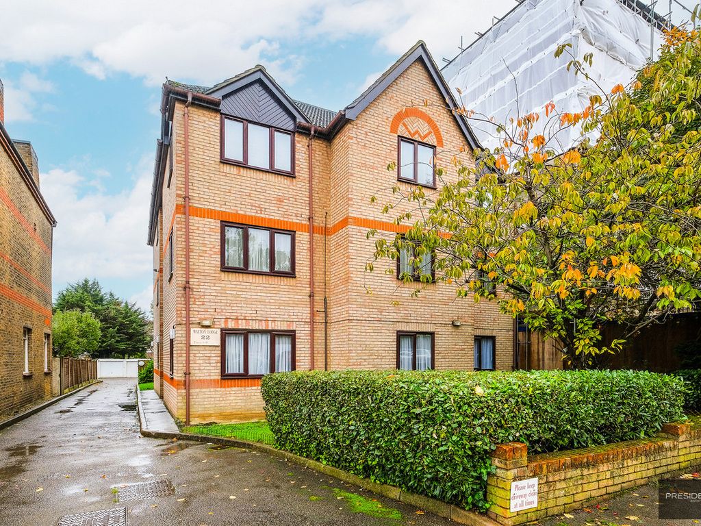1 bed flat for sale in Walton Lodge, Grove Hill, South Woodford E18, £260,000