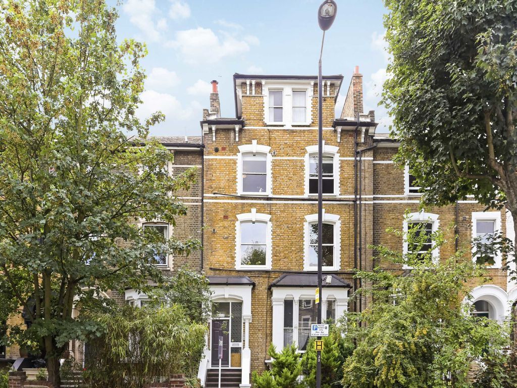 2 bed flat for sale in Amhurst Road, London E8, £595,000