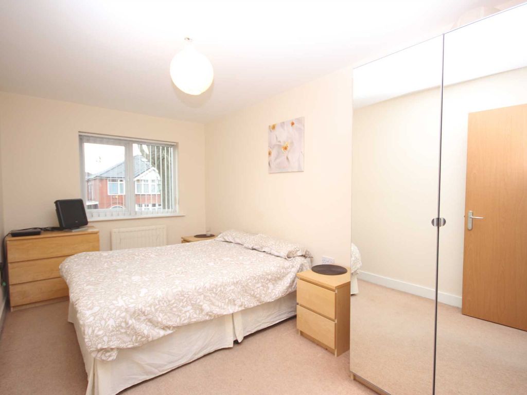 2 bed flat to rent in Springbridge Road, Manchester M16, £1,150 pcm
