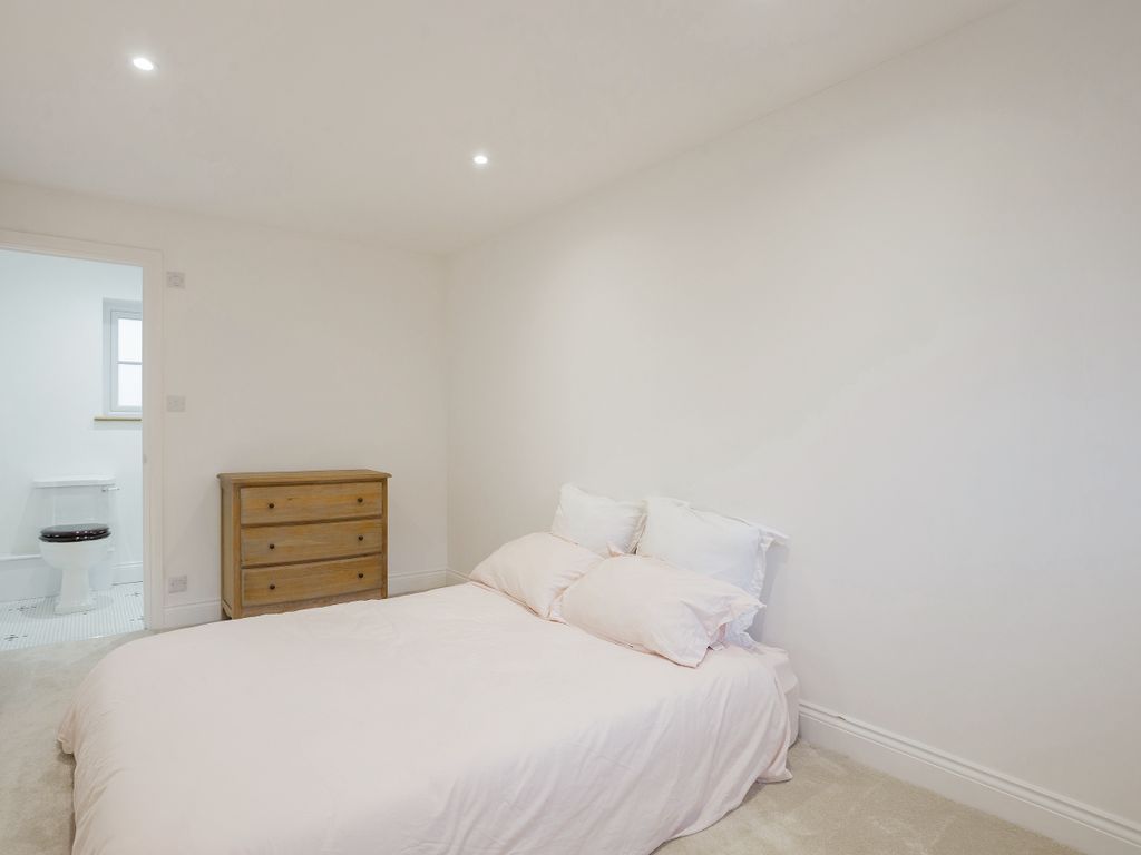 3 bed detached house for sale in Adderbury Court, Adderbury OX17, £365,000