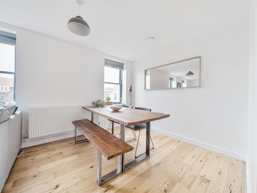 2 bed flat for sale in Lower Park Row, Bristol BS1, £380,000