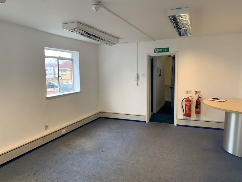 Office to let in First Floor, 119 High Street, Huntingdon, Cambridgeshire PE29, £6,500 pa