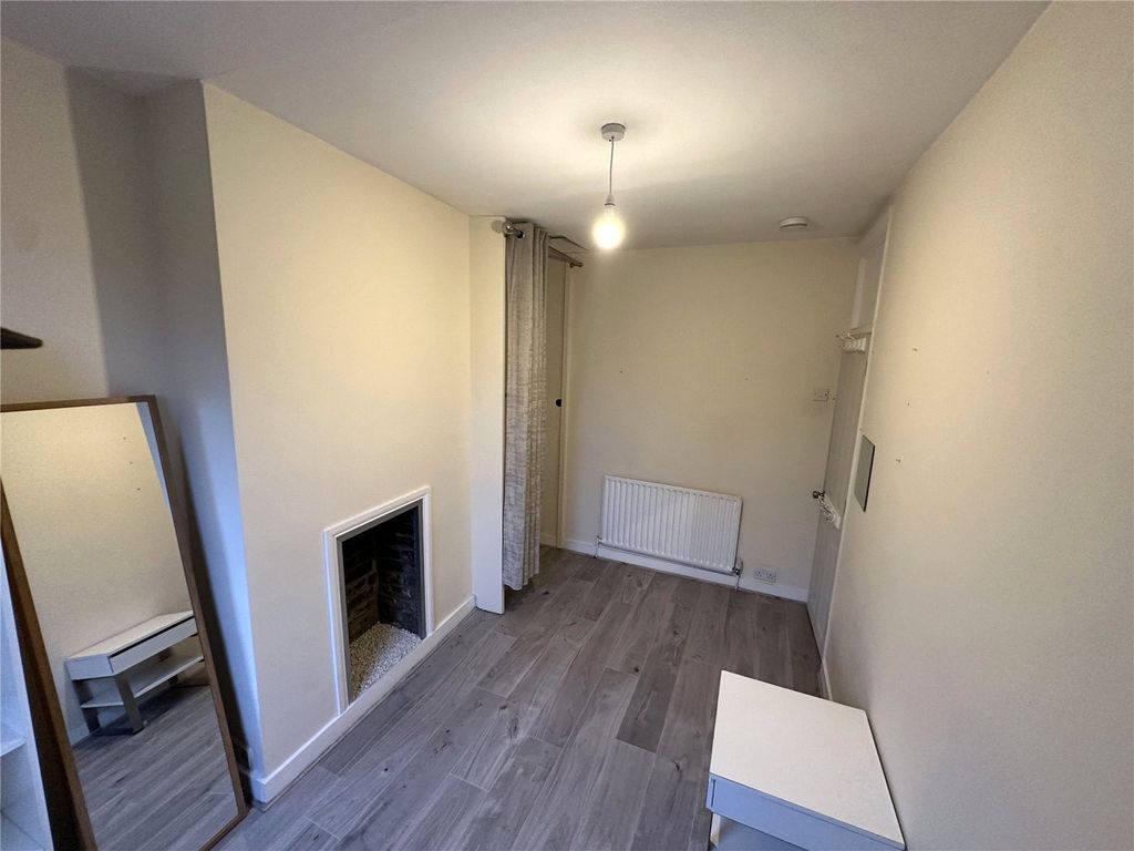 Room to rent in Leahurst Road, London SE13, £730 pcm
