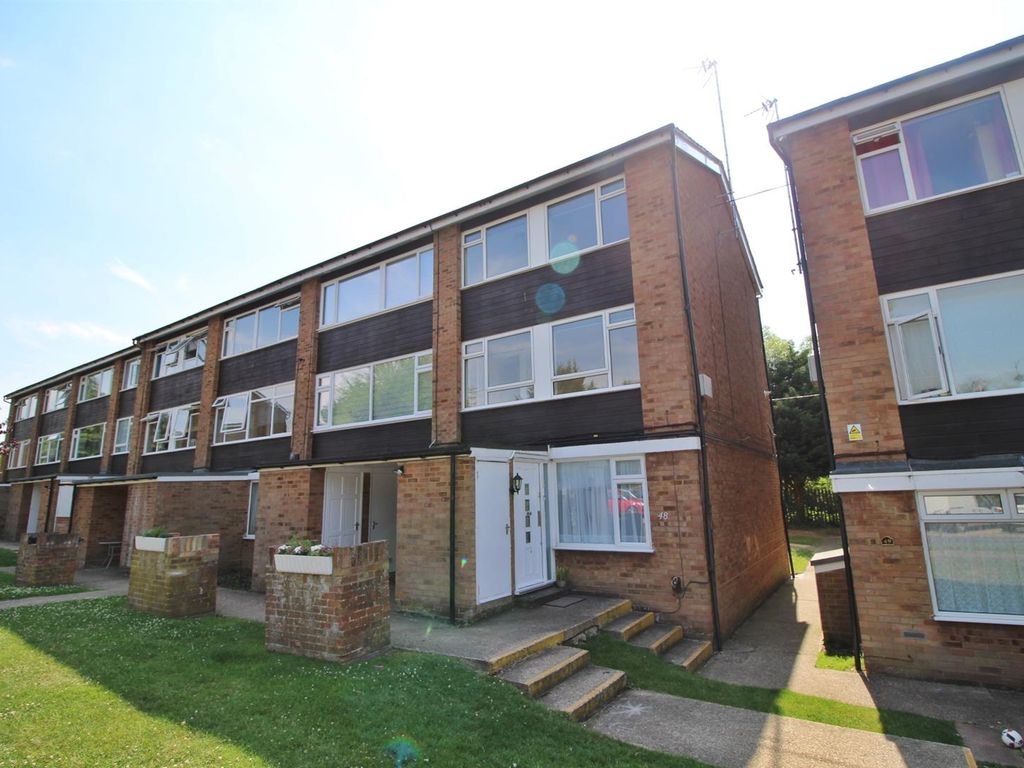 2 bed maisonette for sale in Ashdown Drive, Borehamwood WD6, £315,000