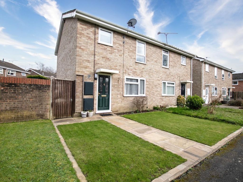 3 bed end terrace house for sale in Barrington Close, Eastleigh SO50, £320,000