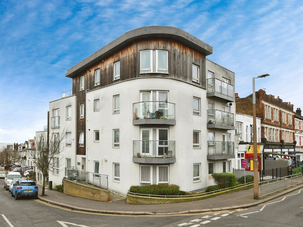 2 bed flat for sale in Palmerston Road, Westcliff-On-Sea SS0, £155,000