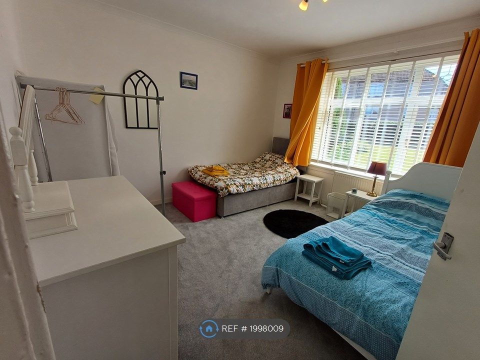 2 bed flat to rent in Coatbridge, Coatbridge ML5, £1,050 pcm