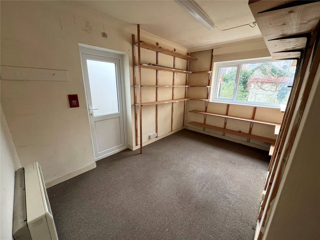 2 bed flat for sale in Wynnstay Road, Colwyn Bay, Conwy LL29, £59,950