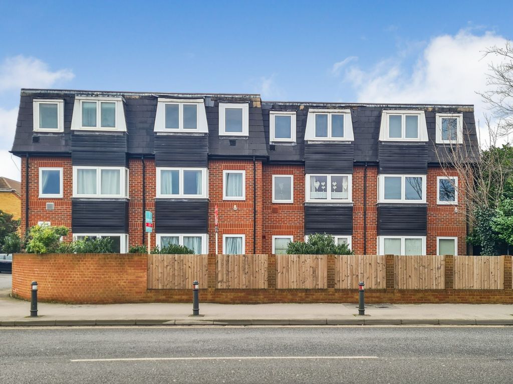 1 bed flat for sale in Poyle Road, Colnbrook, Slough SL3, £170,000