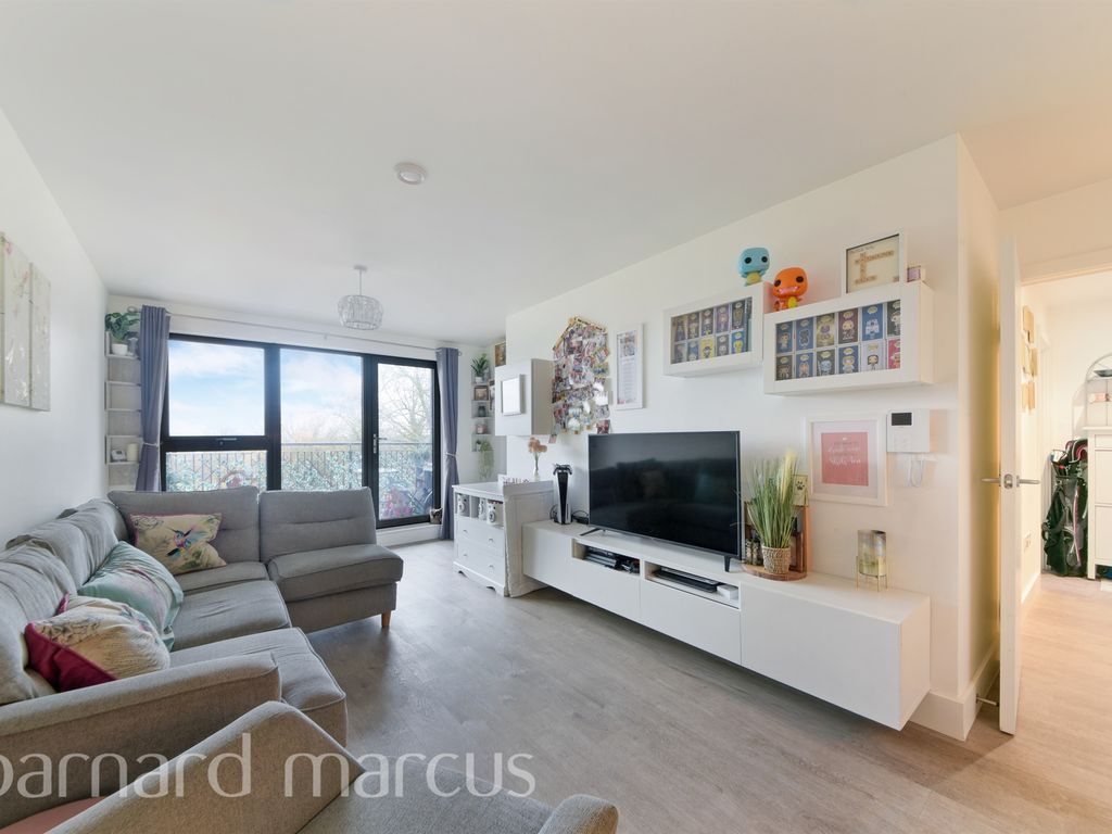 1 bed flat for sale in Mill Green Road, Mitcham CR4, £270,000