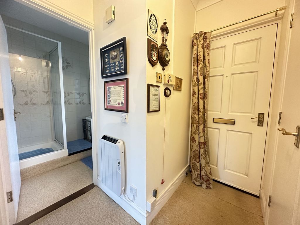 1 bed flat for sale in Alexandra Road, Dawlish EX7, £95,000