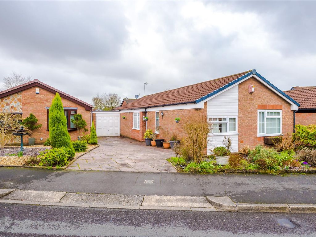 3 bed detached bungalow for sale in Parkfield Drive, Tyldesley, Manchester M29, £320,000