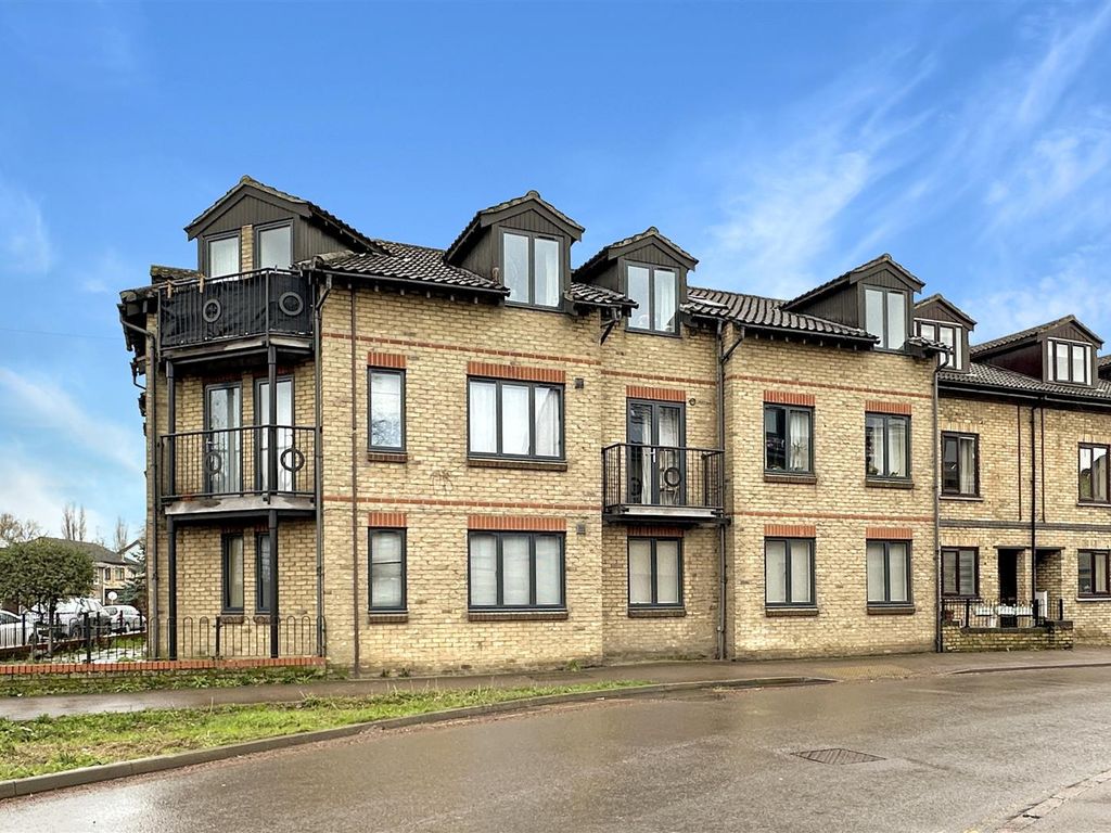 2 bed flat for sale in Water Lane, Chesterton, Cambridge CB4, £330,000