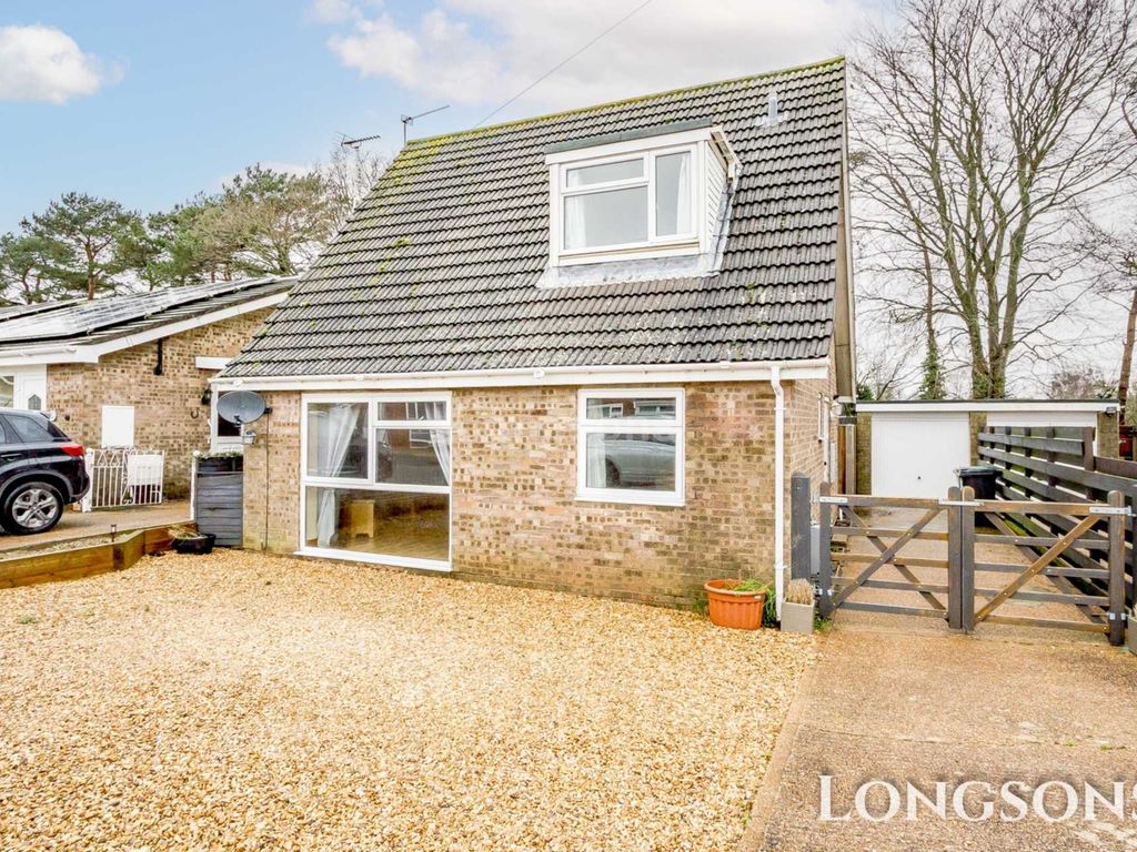 3 bed detached house for sale in Hickling Close, Swaffham PE37, £250,000