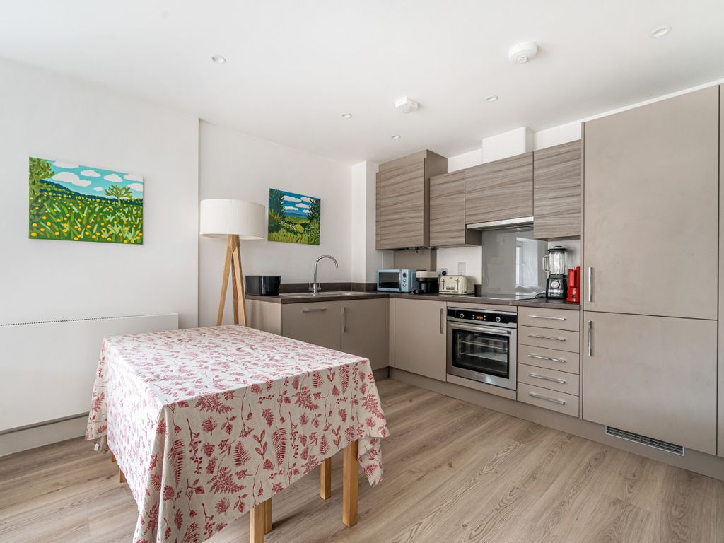 1 bed flat for sale in Godalming, Surrey GU7, £265,000