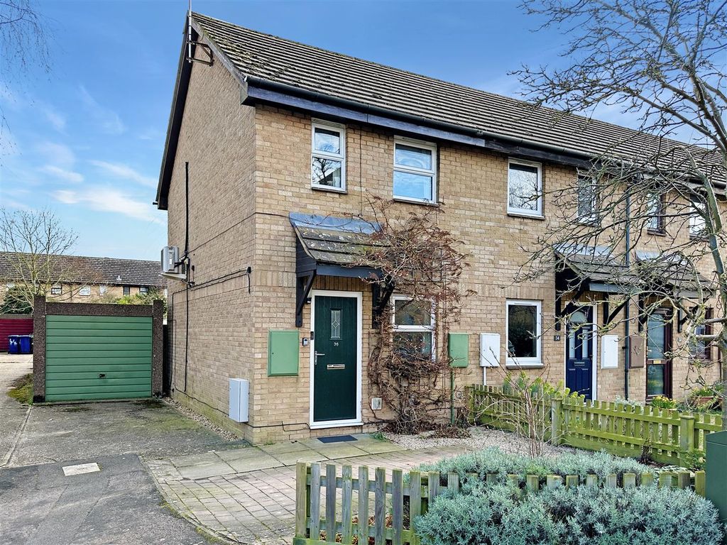 2 bed end terrace house for sale in William Smith Close, Cambridge CB1, £385,000