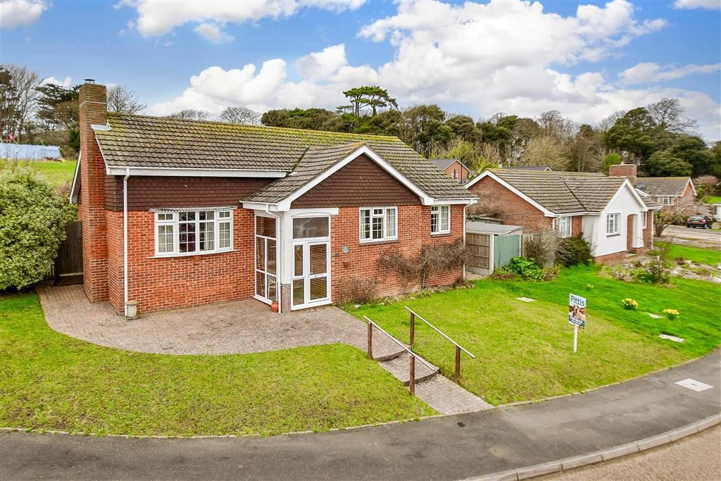 3 bed detached bungalow for sale in Summers Court, Freshwater, Isle Of Wight PO40, £435,000