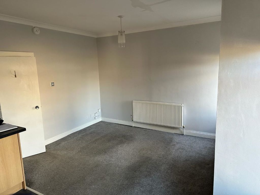 1 bed flat for sale in 2/2, 3 George Street, Paisley, Renfrewshire PA1, £35,000