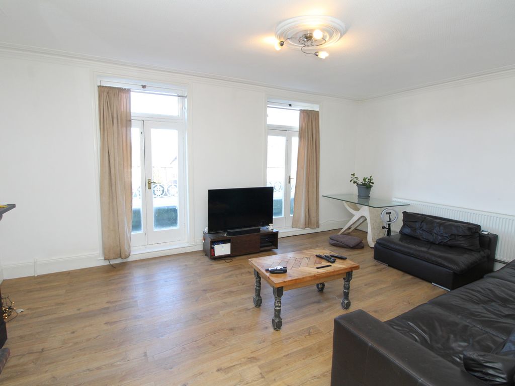 2 bed flat to rent in Bexley High Street, Bexley DA5, £1,600 pcm
