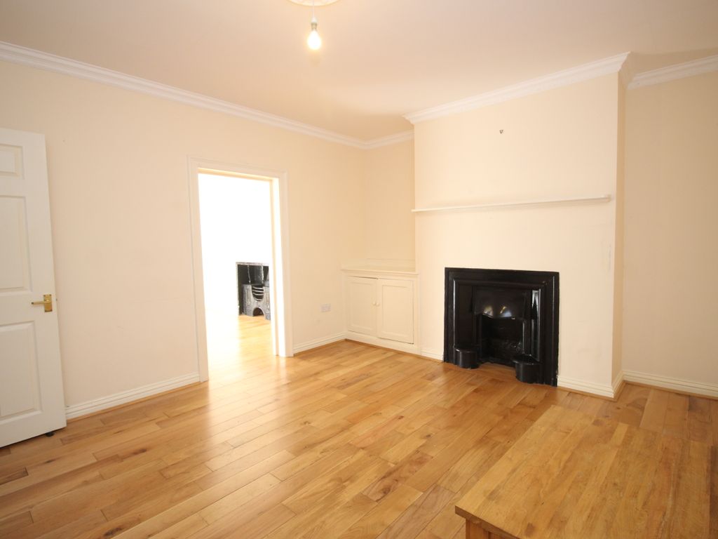 2 bed flat to rent in Trafalgar Road, Weston Village, Bath BA1, £1,250 pcm