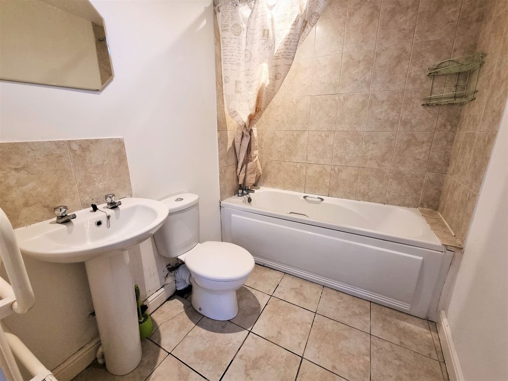 1 bed flat for sale in Upper Millergate, Bradford BD1, £15,000