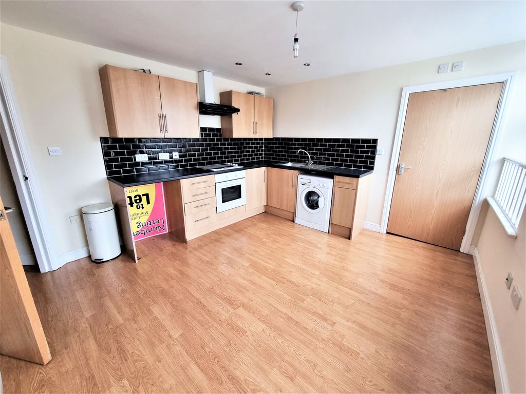 1 bed flat for sale in Upper Millergate, Bradford BD1, £15,000