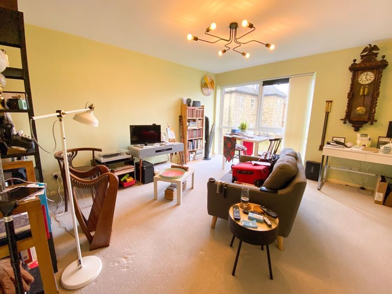 2 bed flat for sale in Northumberland Park, London N17, £280,000
