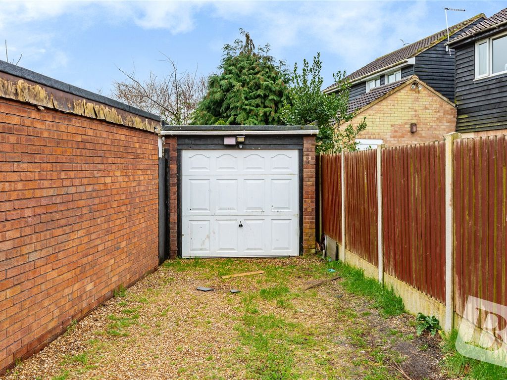 4 bed end terrace house for sale in Aldridge Close, Chelmsford CM2, £450,000
