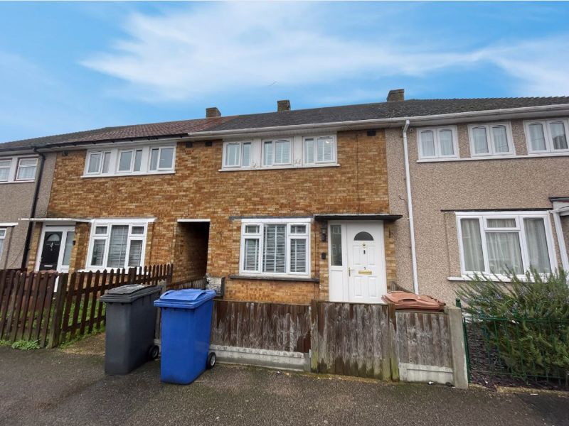 3 bed terraced house for sale in Swale Close, Aveley, South Ockendon RM15, £370,000