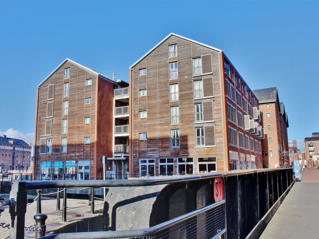 1 bed flat for sale in Merchants Quay, Gloucester Docks, Gloucester GL1, £150,000
