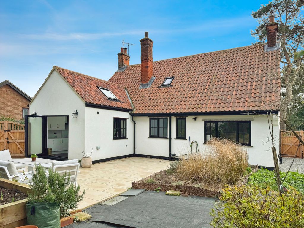 4 bed detached house for sale in Barlings, St. Martins Avenue, Bawtry, Doncaster, South Yorkshire DN10, £635,000