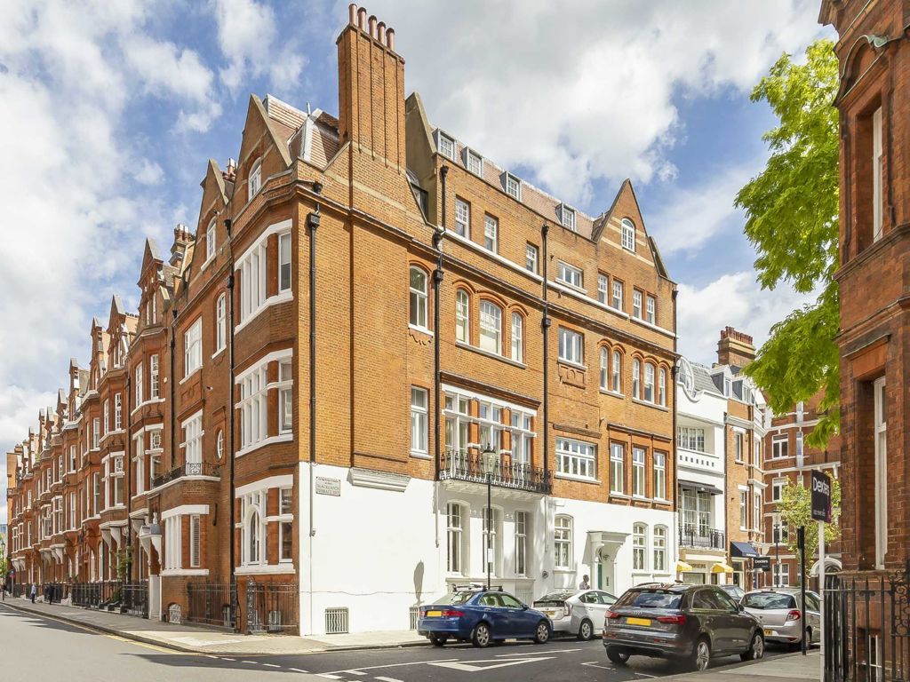 3 bed flat to rent in Draycott Place, London SW3, £5,997 pcm
