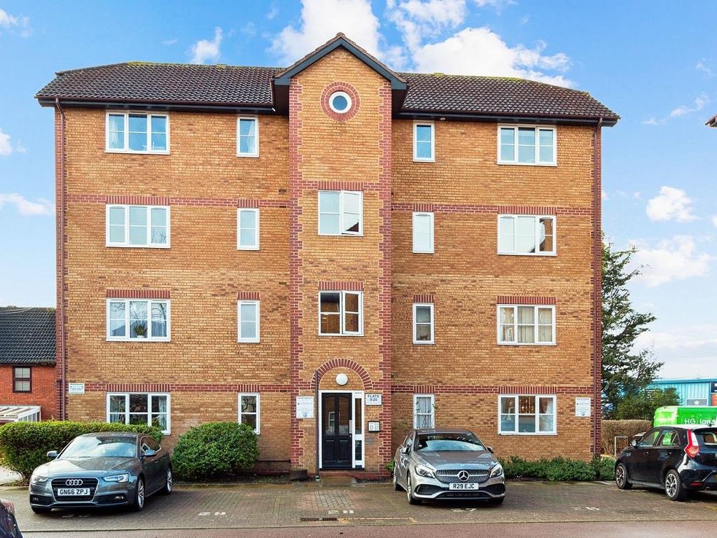1 bed flat for sale in Cameron Square, Mitcham CR4, £265,000