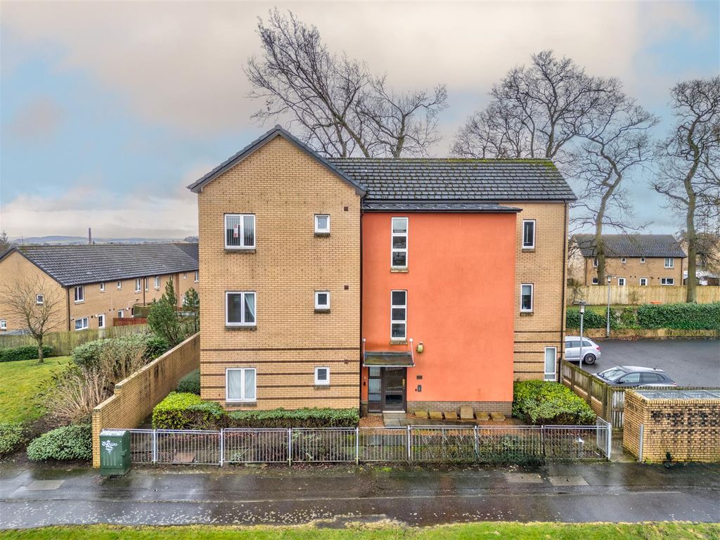 1 bed flat for sale in Birkdale Place, Dundee DD2, £80,000