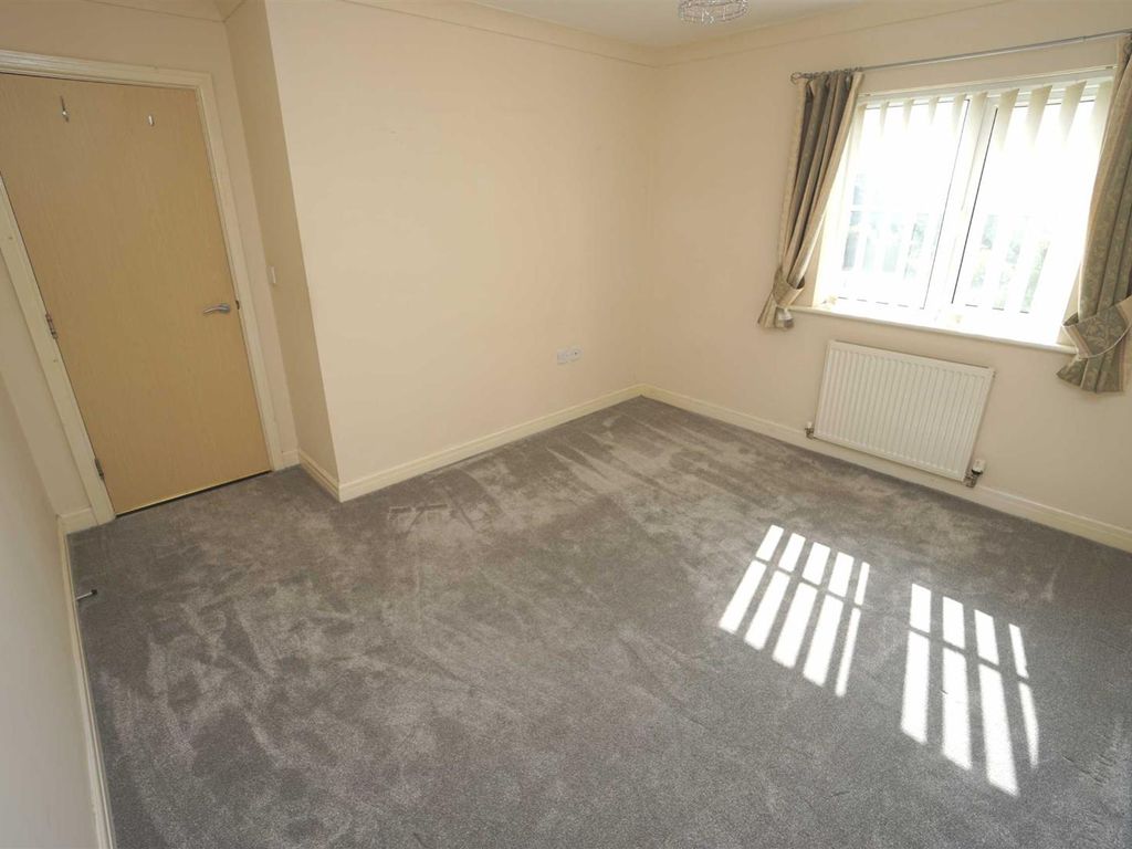 2 bed flat to rent in Pavilion Gardens, Westhoughton, Bolton BL5, £700 pcm