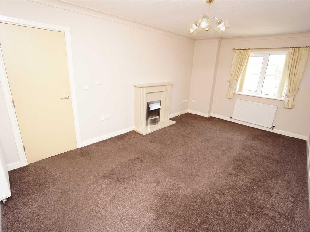 2 bed flat to rent in Pavilion Gardens, Westhoughton, Bolton BL5, £700 pcm