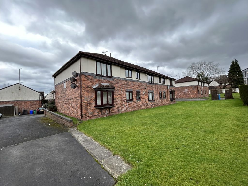 2 bed flat for sale in Badby Close, Manchester M4, £160,000
