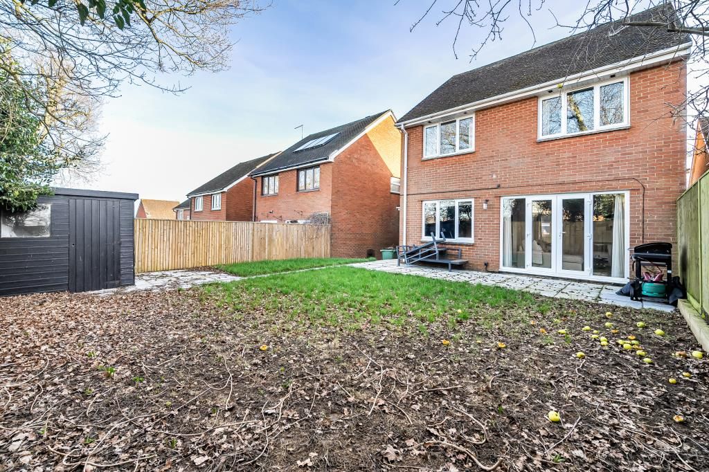 4 bed detached house for sale in Woodcote, Reading RG8, £540,000