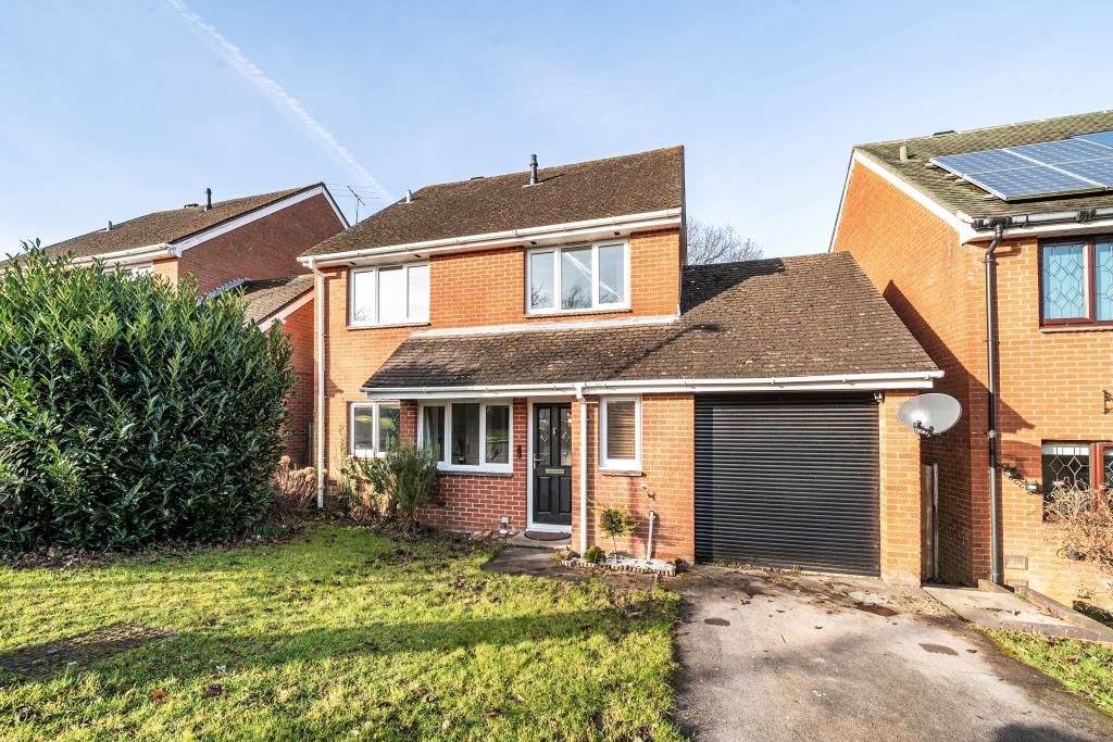 4 bed detached house for sale in Woodcote, Reading RG8, £540,000