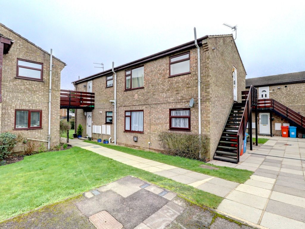 1 bed flat for sale in Oakengrove Court, Oakengrove Road, Hazlemere, High Wycombe HP15, £170,000
