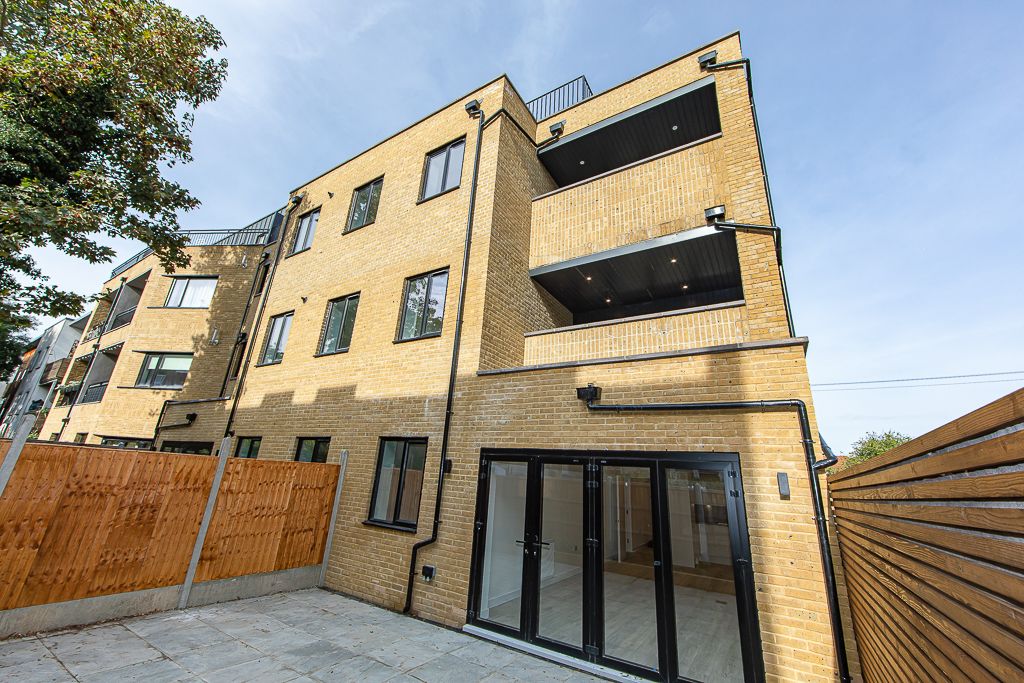 2 bed flat to rent in Atherton Mews, London E7, £2,200 pcm