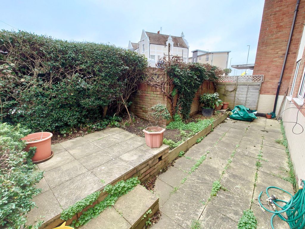 2 bed flat for sale in Gibbon Road, Newhaven BN9, £220,000