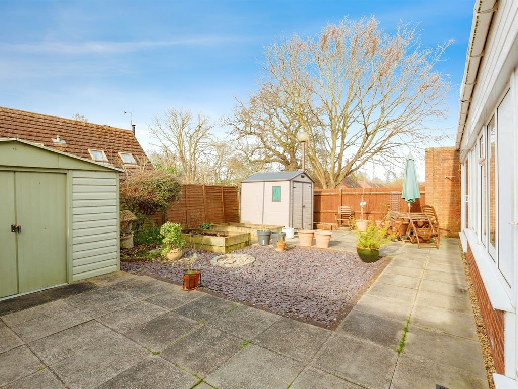 4 bed detached bungalow for sale in Butlers Grove, Great Linford, Milton Keynes MK14, £355,000