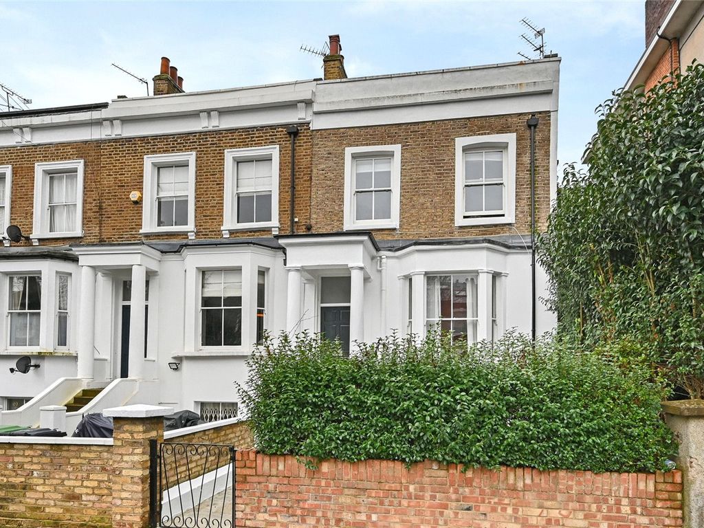 1 bed flat for sale in Stowe Road, Shepherd's Bush, London W12, £450,000
